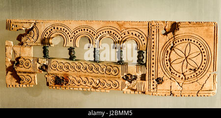 Italia Abruzzo Loreto Aprutino - Antiquarium Abruzzo Loreto Aprutino - dettaglio del pettine frammentato in un osso Foto Stock