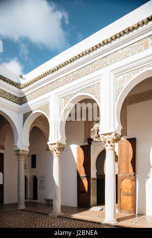 Architettura di interni al Dar El Makhzen-museo, Kasbah, Tangeri, Marocco, Africa del Nord Foto Stock