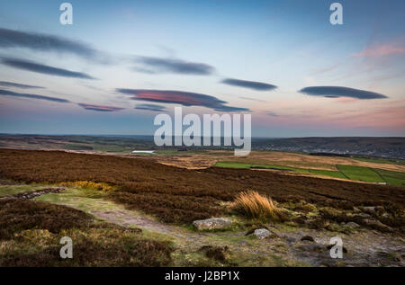 Meravigliose vedute del Nord e West Yorkshire dalla parte superiore del faro Beamsley vicino a Ilkley Foto Stock