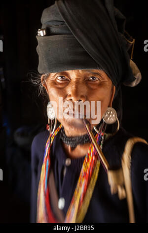 Una donna della tribù di Ann, vicino Kyaing Tong, Triangolo Dorato, Myanmar (Birmania) Foto Stock