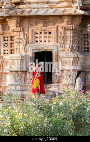 Donna con sari. Chittaurgarh Cittadella. Vi secolo a. Il Rajasthan. India. Foto Stock