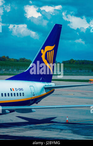 Ryanair Beoing 737 aicraft presso l'aeroporto di Stansted Foto Stock