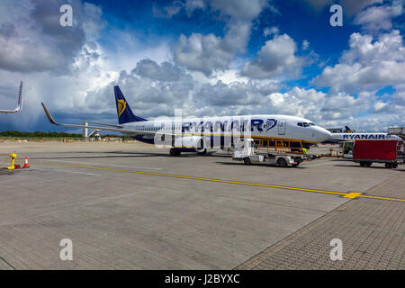 Ryanair Beoing 737 aicraft presso l'aeroporto di Stansted Foto Stock