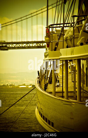 Yacht parcheggiato a San Francisco area portuale Foto Stock