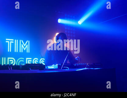 Tim Burgess DJing dal vivo presso la BBC Radio 6 Music Festival, Salford Manchester. Foto Stock