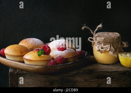 Torte di limone con lamponi Foto Stock