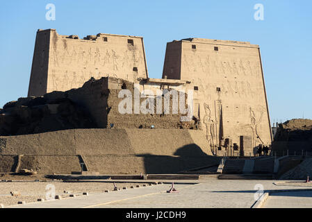 Egitto, Aswan Gouvernement, Edfu, Edfu, il meglio preservato tempio egizio Foto Stock