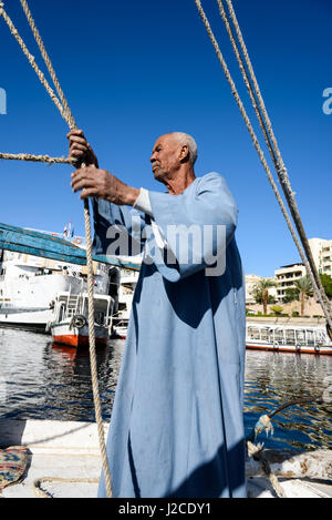 Egitto, Aswan Gouvernement, Aswan, Barca a Vela di viaggio attraverso il Nilo a Kitchener Isola per il Giardino Botanico Foto Stock