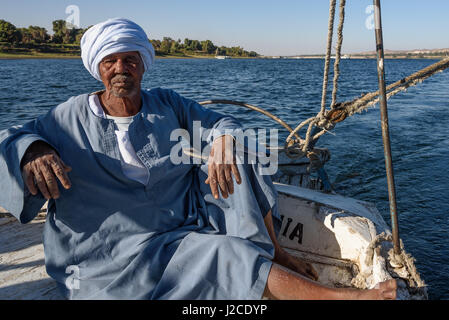 Egitto, Aswan Gouvernement, Aswan, Barca a Vela di viaggio attraverso il Nilo a Kitchener Isola per il Giardino Botanico Foto Stock