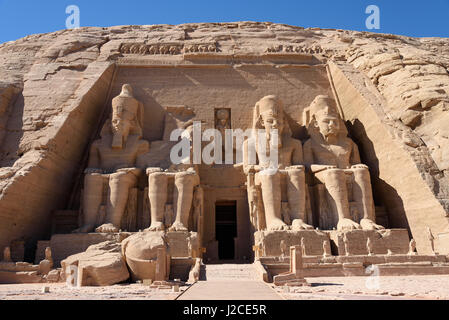 Egitto, Aswan, Abu Simbel Il tempio è situato al confine con il Sudan del Sud Egitto. Costruito da Ramses II. Patrimonio culturale mondiale dell UNESCO Foto Stock