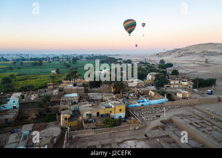 Egitto, Nuova Valle Gouvernement, il palloncino volo su Luxor Foto Stock