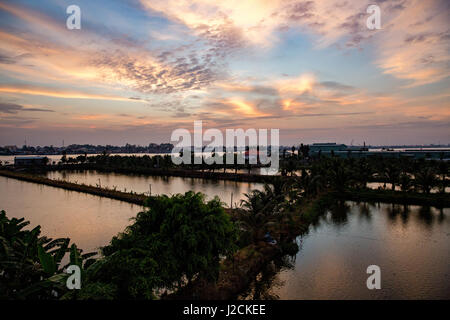 (Cồn Sơn, Bùi Hữu Nghĩa,) vicino a Cần Thơ, la capitale e la città più grande del Mekong escursione al punto di vista dell'isola al tramonto. Vista dell'isola Foto Stock