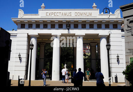 Il cimitero di la Recoleta (in spagnolo: Cementerio de la Recoleta) è un cimitero situato nel quartiere Recoleta di Buenos Aires, Argentina. Foto di SAM BAGNALL Foto Stock