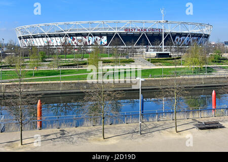 Queen Elizabeth Olympic Park Newham Stratford UK convertito London 2012 Olympic Stadium ora football Stadium affittato da West Ham United football club Foto Stock