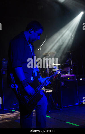 Jack Bates, bassista da Peter Hook & la luce, Teatro Quirinetta, Roma, Italia, 7-04-2017 Foto Stock