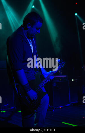 Jack Bates, bassista da Peter Hook & la luce, Teatro Quirinetta, Roma, Italia, 7-04-2017 Foto Stock