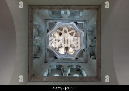 Cupola moresca nella moschea del Cristo de la Luz a Toledo, Spagna. Foto Stock