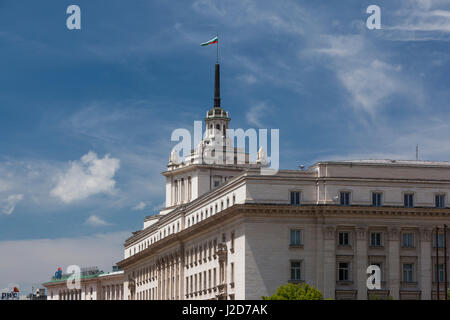 La Bulgaria, Sofia, Ploshtad Nezavisimost Square, governo edificio precedentemente il quartier generale del partito comunista bulgaro Foto Stock