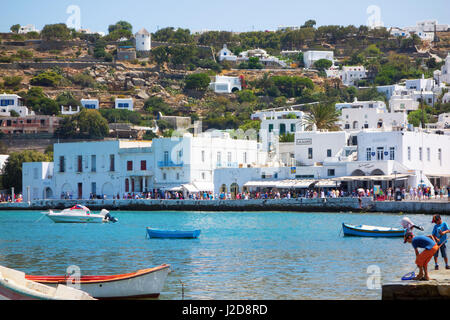 In ed intorno al turista capitale greca città di Mykonos (Chora) sull'isola greca di Mykonos (l'isola dei venti). Parte delle Cicladi. Foto Stock