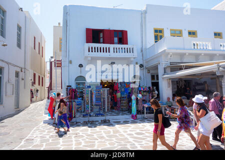 In ed intorno al turista capitale greca città di Mykonos (Chora) sull'isola greca di Mykonos (l'isola dei venti). Parte delle Cicladi. Foto Stock