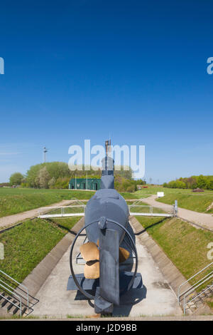 Danimarca, Langeland, Bagenkop, Langelandsfort Cold War Museum, guerra fredda artefatti a ex base NATO, sottomarino danese, esterna Foto Stock