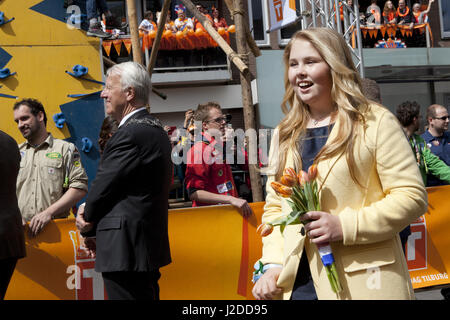 Aprile 27, 2017 - Tilburg, Noord-Brabant, Paesi Bassi - Tilburg, Paesi Bassi. Kingsday 2017 in Olanda . La famiglia reale celebra il cinquantesimo anniversario del Re Willem-Alexander oggi a Tilburg. Ritratto di erede al trono la principessa Amalia (Catharina-Amalia Beatrix Carmen Victoria, Prinsess di Orange, principessa dei Paesi Bassi, Principessa di Orange-Nassau) Lei è il più vecchio figlio di Re Willem-Alexander dei Paesi Bassi e della regina MÃ¡xima.presenti sono: Re Willem-Alexander, regina MÃ¡xima e le loro tre figlie Amalia, Ariane e Alexia. Ci sono anche il principe Constantijn, Il principe La Foto Stock