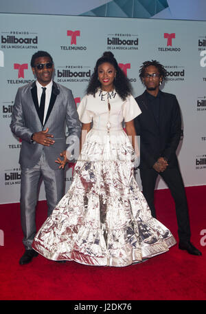 Coral Gables, Florida, Stati Uniti d'America. Xxvii Aprile, 2017. ChocQuibTown assiste il Billboard Latin Music Awards al centro Watsco in Coral Gables, Florida il 15 aprile 2017. Credito: Aaron Gilbert/MediaPunch/Alamy Live News Foto Stock