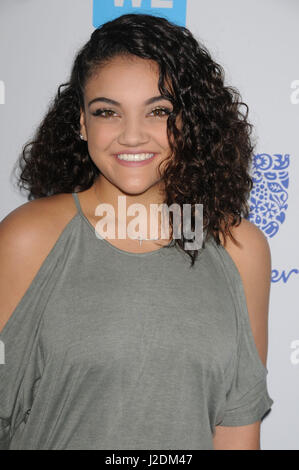 Los Angeles, California, USA. 27 apr, 2017. L'attrice LAURIE HERNANDEZ al ''Abbiamo giorno'' evento tenutosi presso il Forum, Inglewood, Los Angeles Credito: Paolo Fenton/ZUMA filo/Alamy Live News Foto Stock