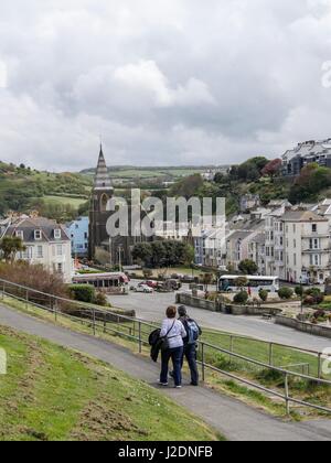 Ilfracombe, Devon, Regno Unito. Il 28 aprile 2017. Ilfracombe su un luminoso Nuvoloso Giorno. Credito: Dan Tucker/Alamy Live News Foto Stock