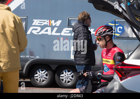 Derby, Regno Unito. 28 apr, 2017. Prima che il Tour de Yorkshire Stadio 1 Credito: Richard Smith/Alamy Live News Foto Stock