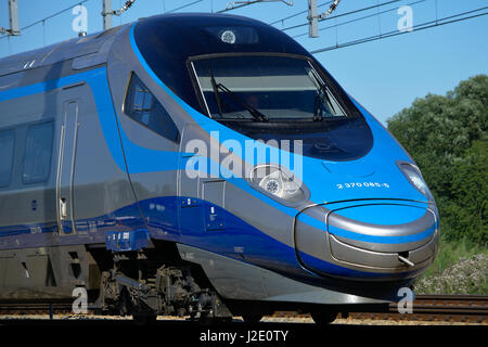 Polonia - Luglio 21, 2016: ETR610 Pendolino treno veloce azionato da PKP Intercity. Foto Stock