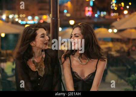 2 donne in ristorante Foto Stock