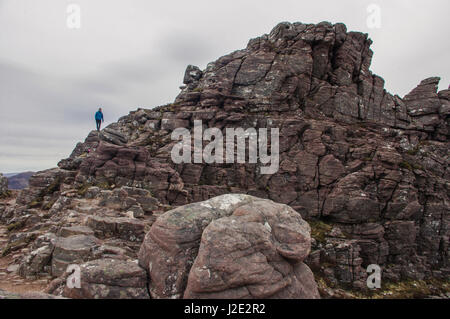 Sutherland escursioni, Stac Pollaidh. Highlands scozzesi sono pieno di spettacolari formazioni rcok come questo. Uno dei migliori picchi scozzese per vista montagna Foto Stock