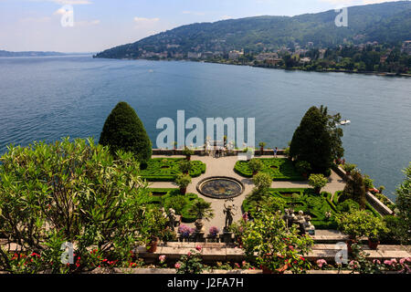 White Peacock. Palazzo Giardino italiano Isola Bella. Isole Borromee. Lago Maggiore, Italia. Foto Stock