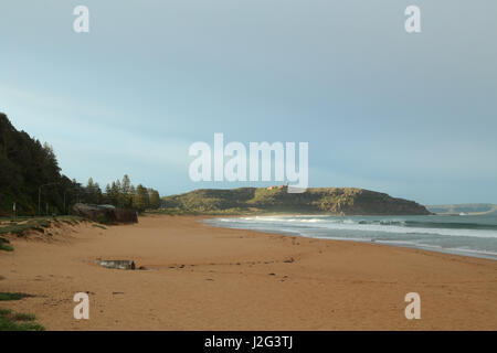 Vista verso la testa di Barrenjoey Barrenjoey e faro da Palm Beach a Sydney le spiagge del nord. Foto Stock