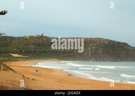 Vista verso la testa di Barrenjoey Barrenjoey e faro da Palm Beach a Sydney le spiagge del nord. Foto Stock