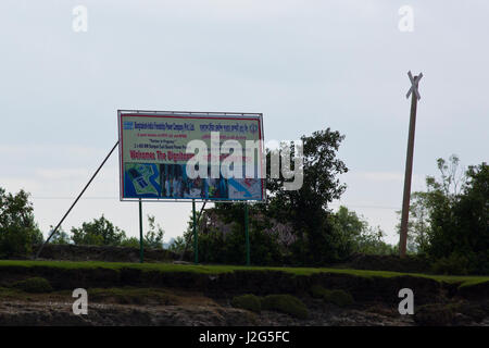 Rampal del carbone in base power station project, una joint venture è noto come Bangladesh-Indian amicizia Company (BIFPC) sulla banca del fiume di Pasur. Foto Stock