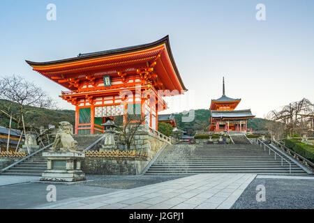 Kyoto, Giappone - 31 dicembre 2015: Kiyomizu Dera tempio di Kyoto in Giappone Foto Stock