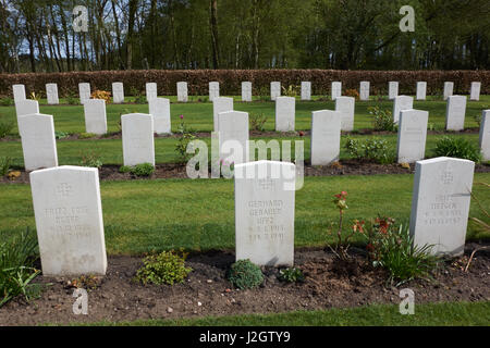 Le lapidi in Cannock Chase Commonwealth Cimitero di guerra. Staffordshire. Regno Unito Foto Stock