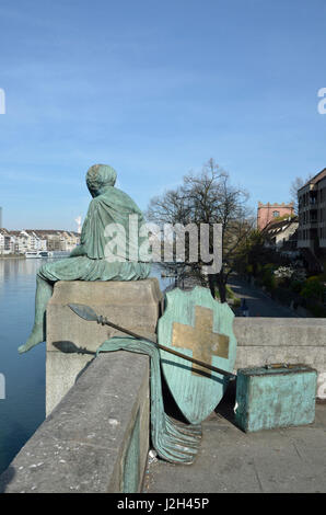 L'Helvetia statua sul fiume Reno, Basilea, Svizzera. Foto Stock