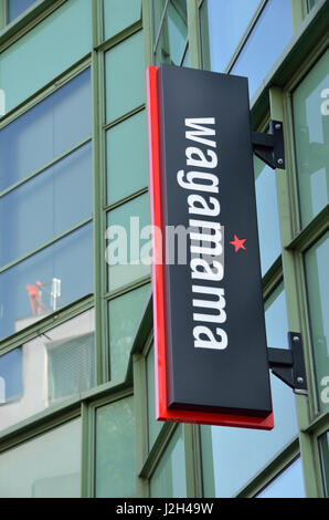 Ristorante Wagamama di Camden Town, Londra, Regno Unito. Foto Stock