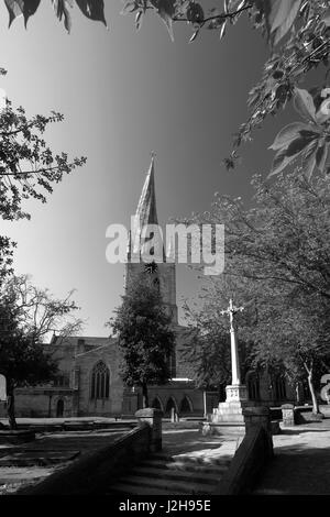 Molla, Aprile, Maggio, la guglia storta; St Mary Chiesa di tutti i santi; Chesterfield Town; Derbyshire; Inghilterra; Regno Unito Foto Stock