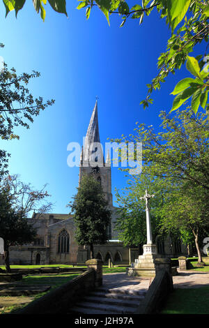 Molla, Aprile, Maggio, la guglia storta; St Mary Chiesa di tutti i santi; Chesterfield Town; Derbyshire; Inghilterra; Regno Unito Foto Stock