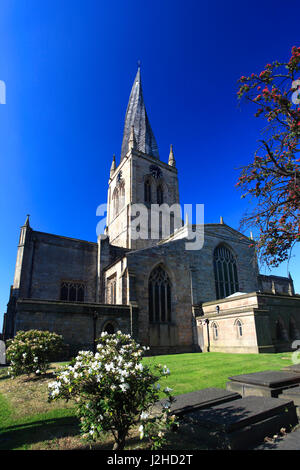 Molla, Aprile, Maggio, la guglia storta; St Mary Chiesa di tutti i santi; Chesterfield Town; Derbyshire; Inghilterra; Regno Unito Foto Stock