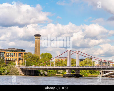 Chelsea Bridge sul fiume Tamigi nel West London, collegando il Chelsea di Battersea, Londra, Regno Unito. Foto Stock