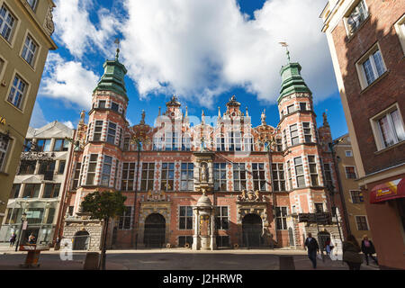 Gdansk, Polonia - 04 Ottobre 2016: l'incredibile facciata dell Accademia di Belle arti nella città vecchia di Danzica Foto Stock