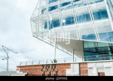 Frammento di un edificio moderno. Architettura contemporanea a Amburgo, Germania Foto Stock