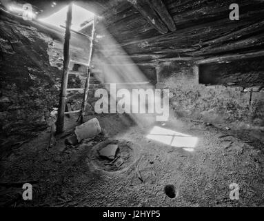 Antica su Kiva, Cedar Mesa, Utah, Stati Uniti d'America Foto Stock