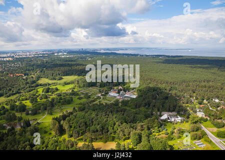 Tallinn giardino botanico vista aerea da Tallinn TV Tower. L'estate. Foto Stock