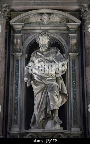 San Pietro Apostolo. Statua di marmo nel Duomo di Napoli (Duomo di Napoli) in Napoli, campania, Italy. Foto Stock